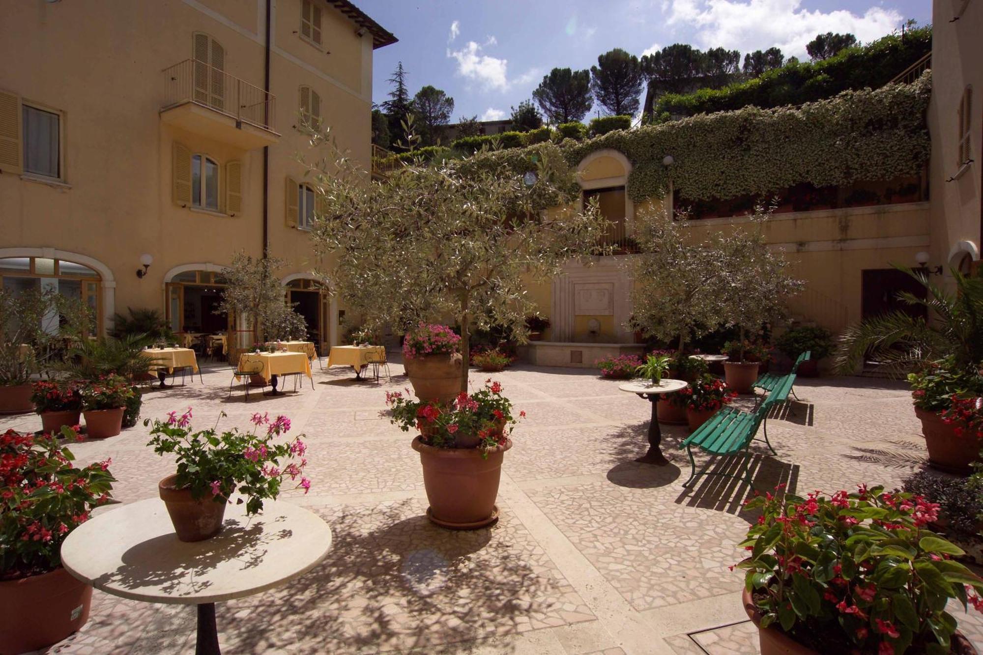 Hotel San Luca สโปเลโต ภายนอก รูปภาพ